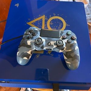 Sony playstation 4 Days of Play 1 TB console.